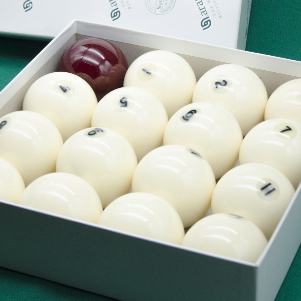 Комплект шаров 68 мм "Aramith Standard", красный биток